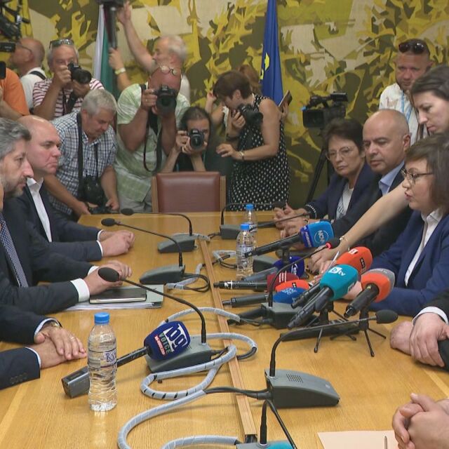 БСП и "Демократична България" седнаха на масата за преговори