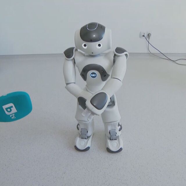 Български учени обучават роботи да помагат на хората