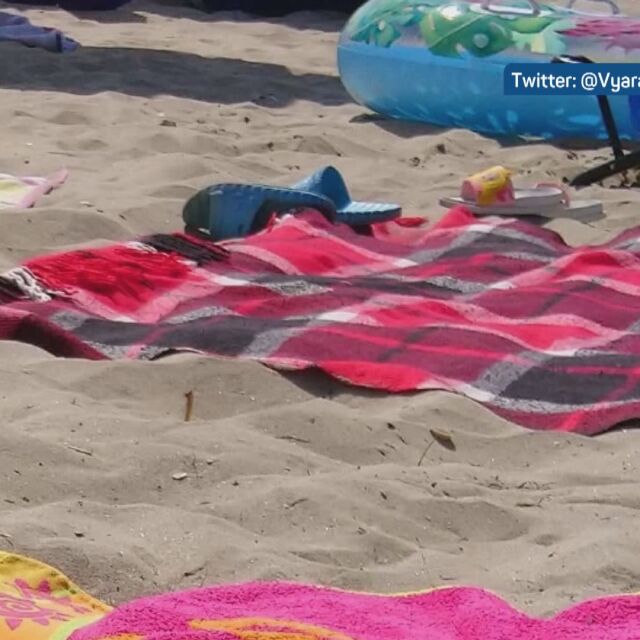 Уют на морето: Постлаха родопско одеяло на плажа в Поморие (ВИДЕО)