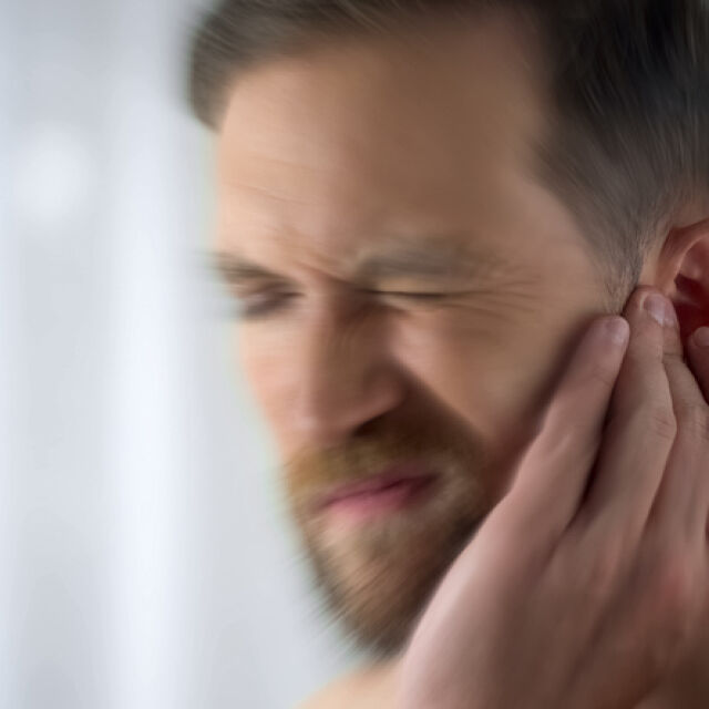 Все повече пациенти с COVID-19 губят слуха си