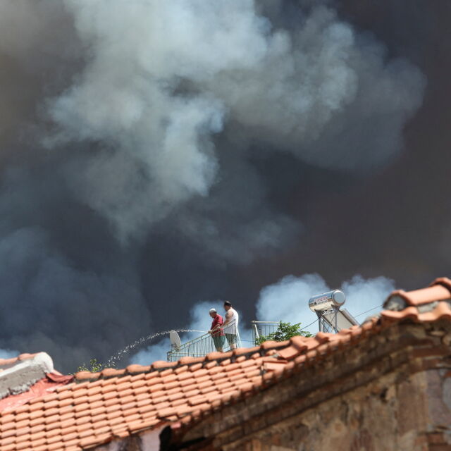Усложнена остава обстановката с пожарите в Европа