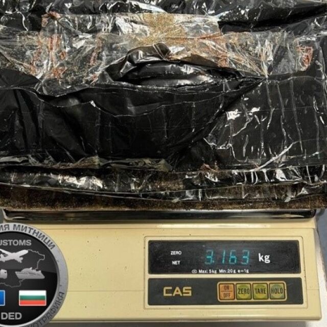 Митничари хванаха 3 килограма хероин в българка, пристигаща от Руанда