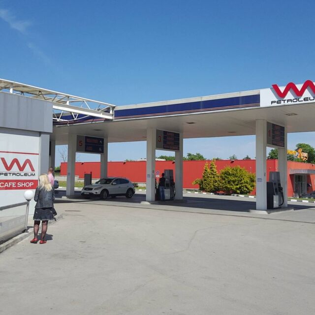 Веселин Марешки продава бензиностанциите си
