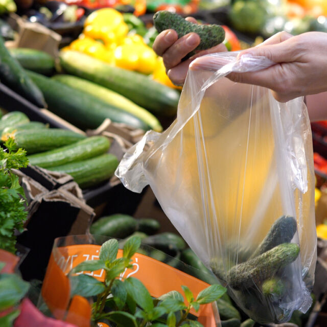 Вече имаме първата страна, забранила найлоновите торбички за зеленчуци в супермаркетите
