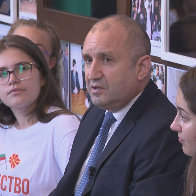 Президентът се срещна с 30 деца от РСМ и България