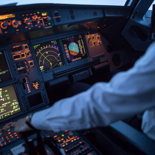 Симулационен полет до пилота: Как да превъзмогнем страха от летене?