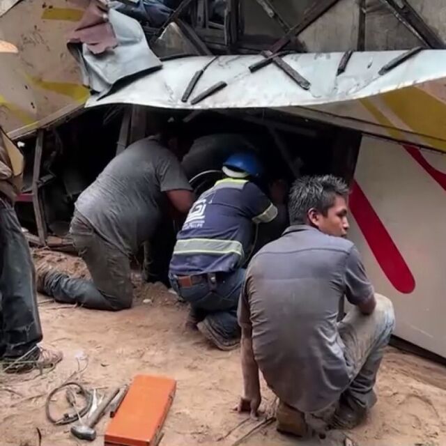 Трагичен инцидент с автобус в Мексико: 29 души са загинали, 19 са ранени