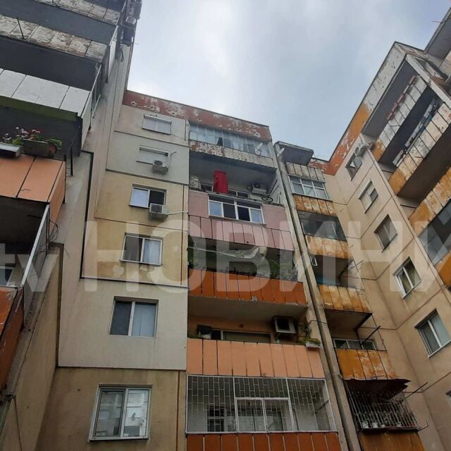 Част от тераса се откърти от жилищен блок в Пловдив