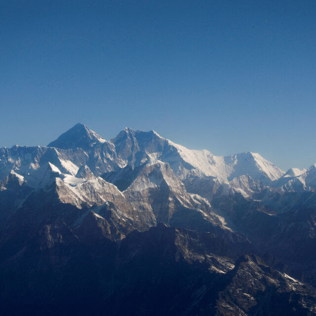 Хеликоптер се разби край Еверест, загина петчленно семейство