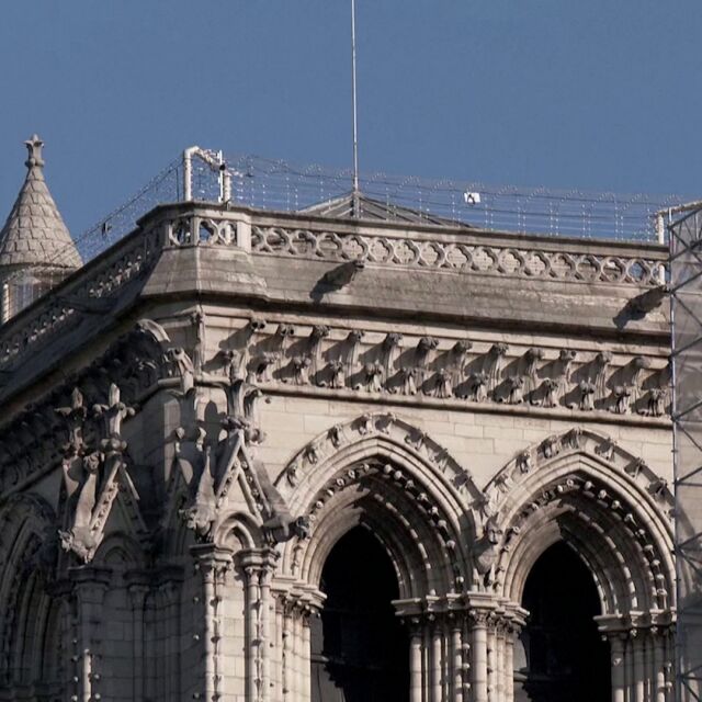  След пожара преди 4 години: Обновяват покрива на Нотр Дам 