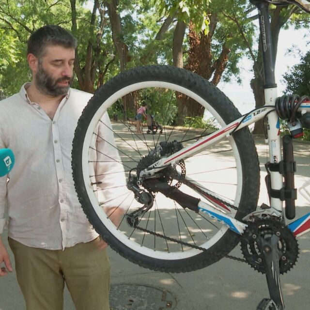 В помощ на колоездачите: Веломеханик с идея за ремонтни станции за велосипеди