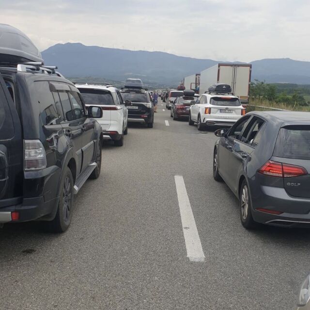 Натоварен трафик: На влизане от Гърция опашката от коли се увеличава