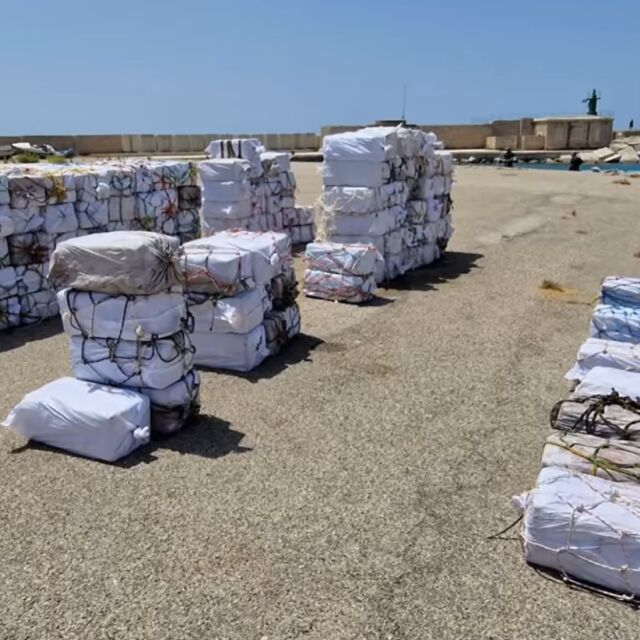 Италия задържа рекордните 5,3 тона кокаин край Сицилия (ВИДЕО)