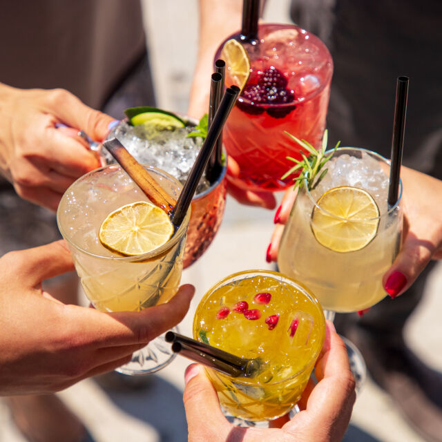 Топ 10 на най-предпочитаните коктейли в летните жеги