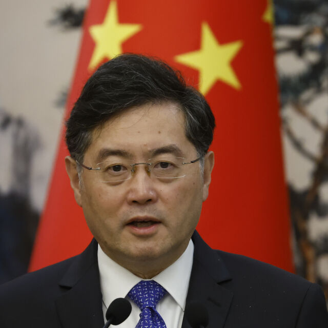 Китай отстрани външния си министър след едномесечно отсъствие