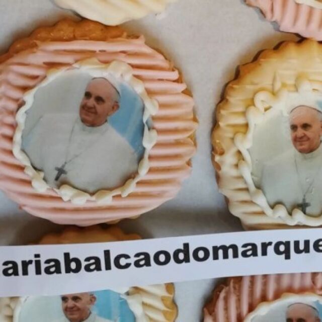 Сладкари в Лисабон направиха бисквити с лика на папа Франциск