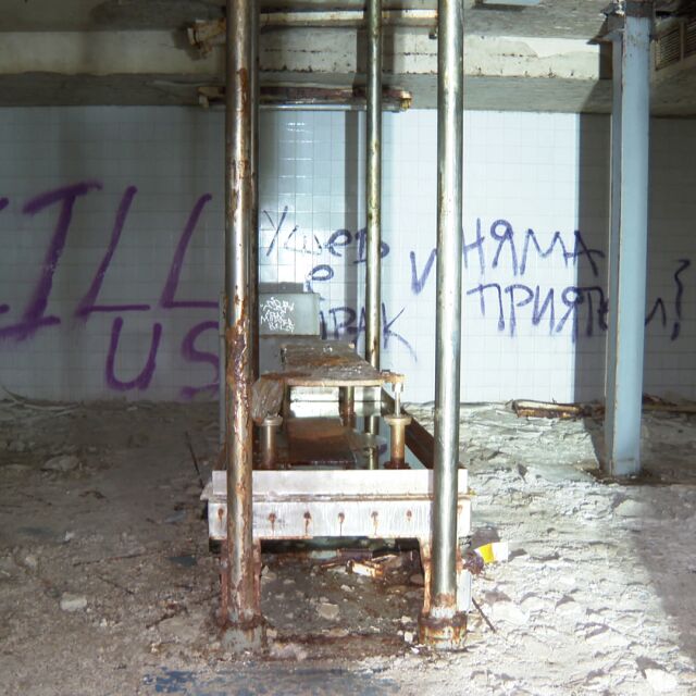 Под жълтите павета: bTV влезе в подземията на бившия мавзолей на Георги Димитров (ВИДЕО)
