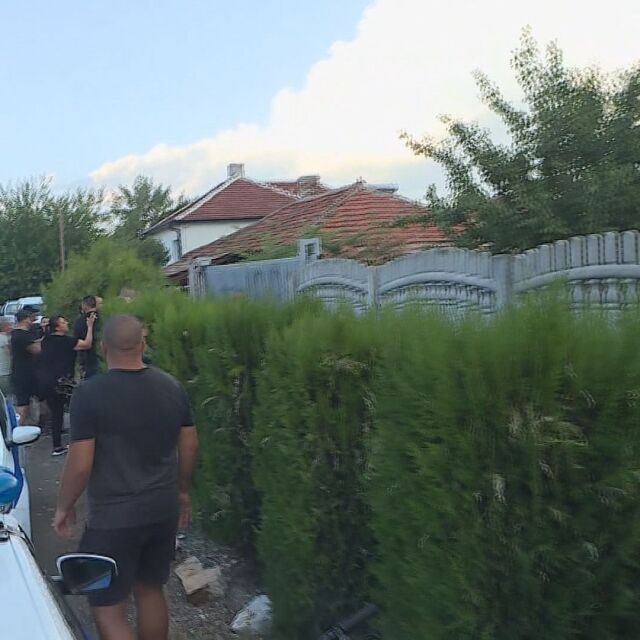 Ескалация в Цалапица: Обградиха къщата на задържаните за прикриване на убийството 