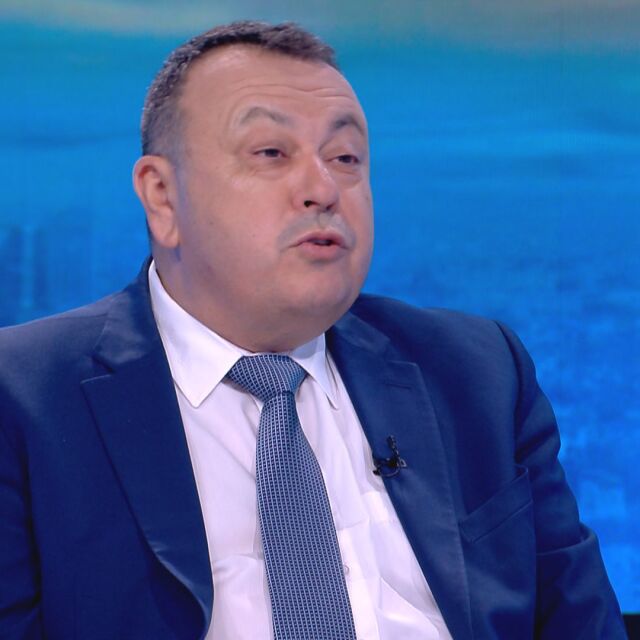  Хамид Хамид: Отношенията сред Доган и Пеевски са повече от тези на татко и наследник 