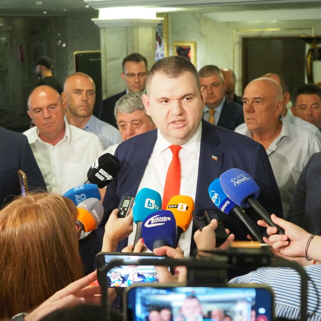  Делян Пеевски към Ахмед Доган: Готов съм да се срещнем 