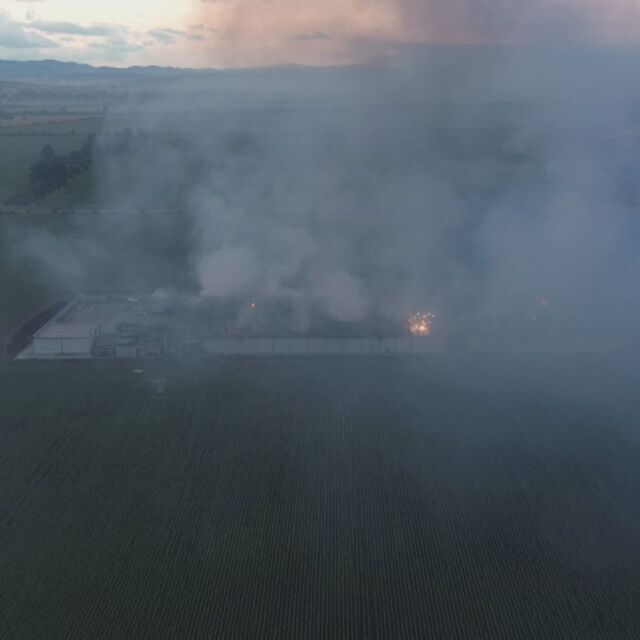  Пораженията след гърмежа: Базата за пиротехника от птичи взор (ВИДЕО) 