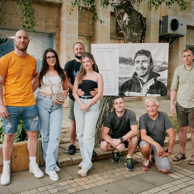  „ Искаме да предадем вяра за избавление “: Група другари подариха 11 000 лева на БЧК 