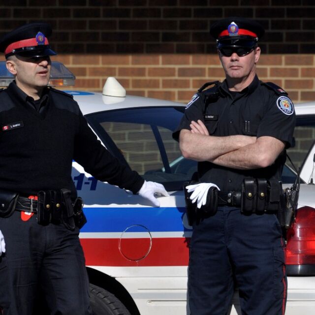 Петима души са убити при стрелба в жилищна сграда в Торонто 