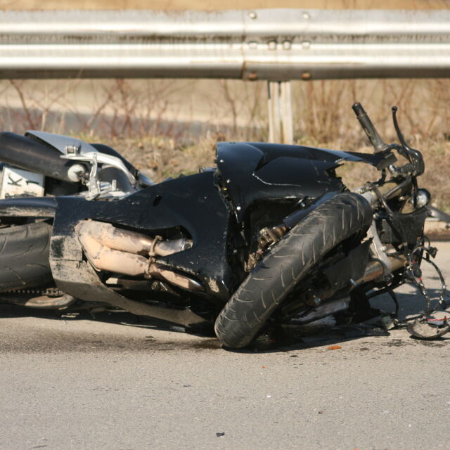 Двама души загинаха при катастрофа с мотор в София