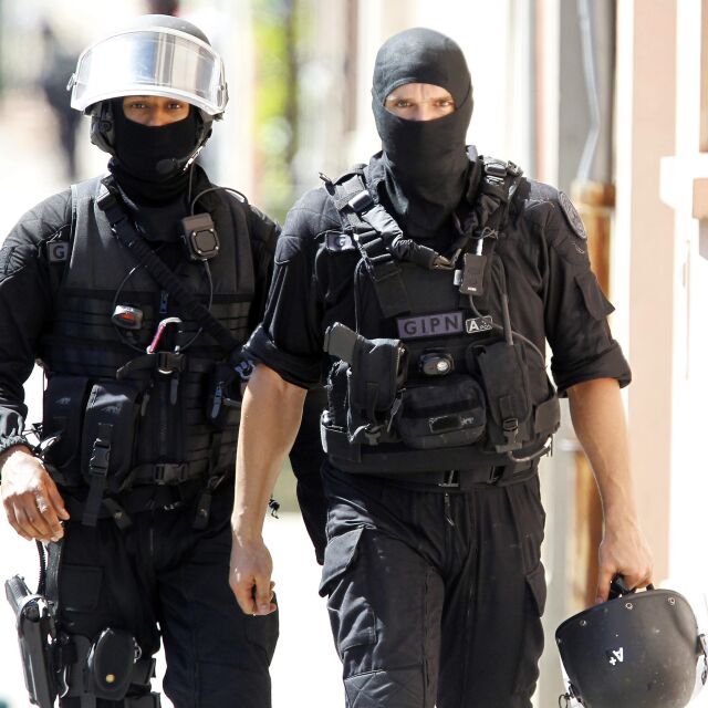 Българските полицаи работят с бронежилетки с изтекъл срок на годност