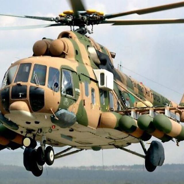 Български хеликоптер гаси пожари край Скопие