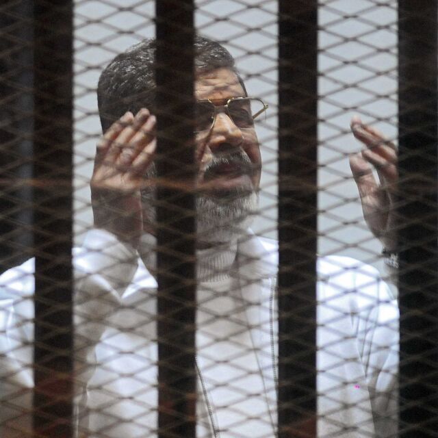Мохамед Морси получи смъртна и доживотна присъда в един ден