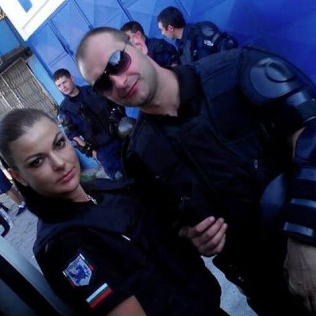 Полицайката, която би протестиращи през 2013 г., пак взриви социалните мрежи