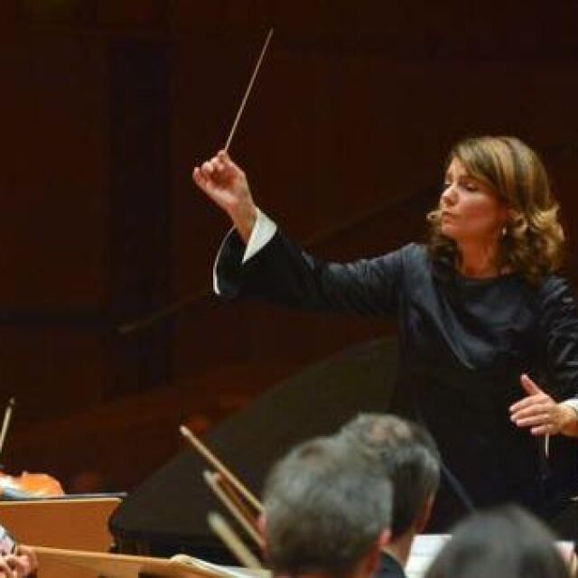 Диригентът Любка Биаджони: Във филхармонията властва страх