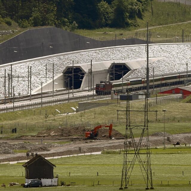 Швейцария открива най-дългия железопътен тунел в света (СНИМКИ, ВИДЕО)