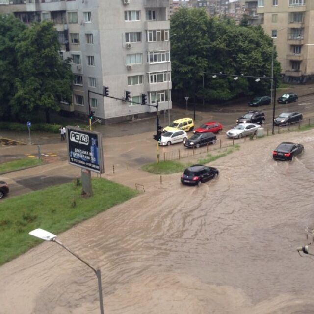 Порои наводниха Варна и Стара Загора (СНИМКИ и ВИДЕО)