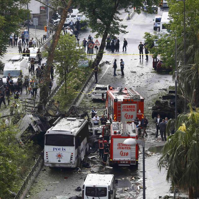 Взрив разтърси центъра на Истанбул, 11 души са убити 