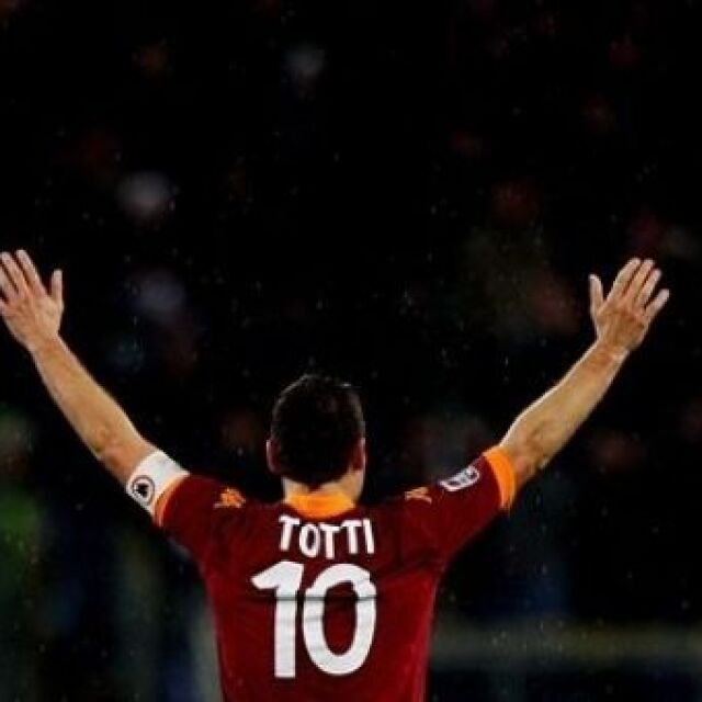 Официално: Тоти подписа нов договор с Рома