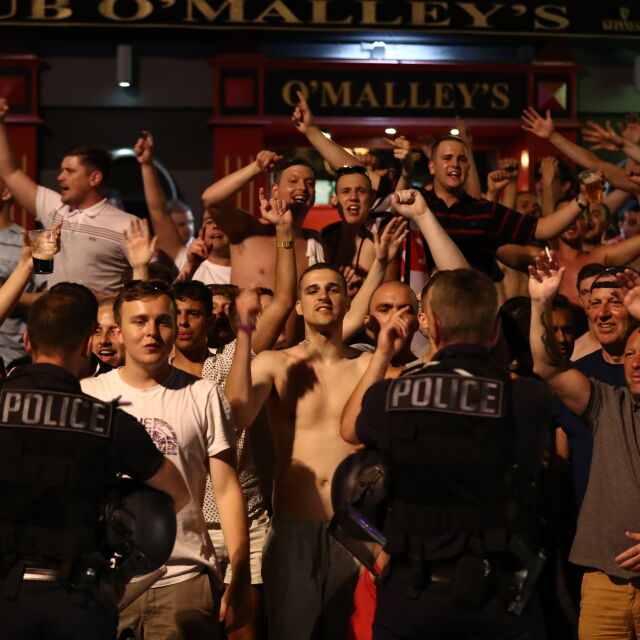 Двама англичани в ареста след сблъсъци между фенове в Марсилия