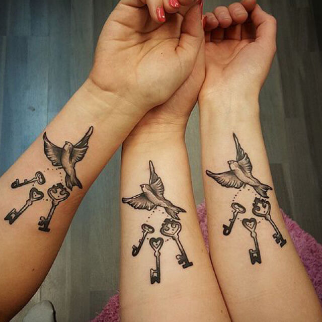10 татуировки за сестри