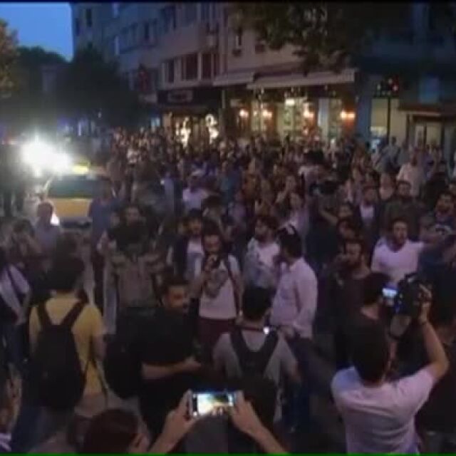 Размирици в Истанбул, след нападение над фенове на Рейдиохед