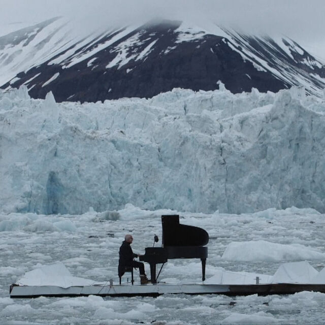 Концерт за пиано и топящи се ледници насред Северния ледовит океан (ВИДЕО)