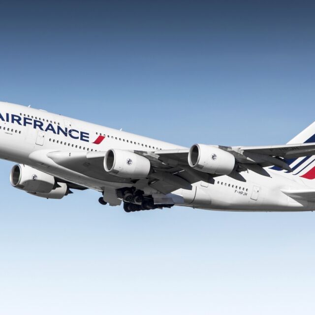 Франция въвежда еко данък върху самолетните билети