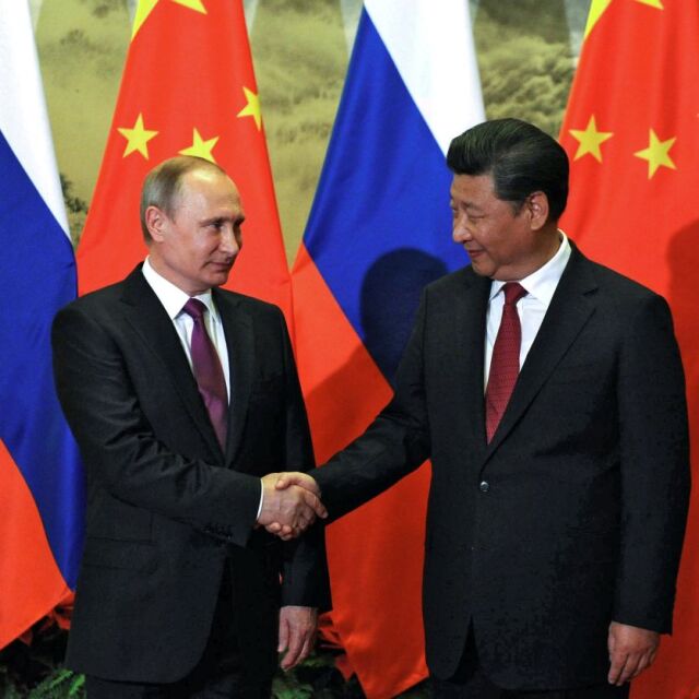 Русия все по-близка с Китай - страната е трета по разплащане в юани
