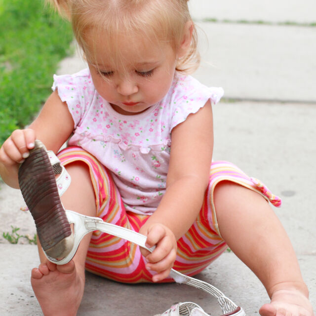 За какво да внимавате, когато избирате сандали за дете между 1-3 години