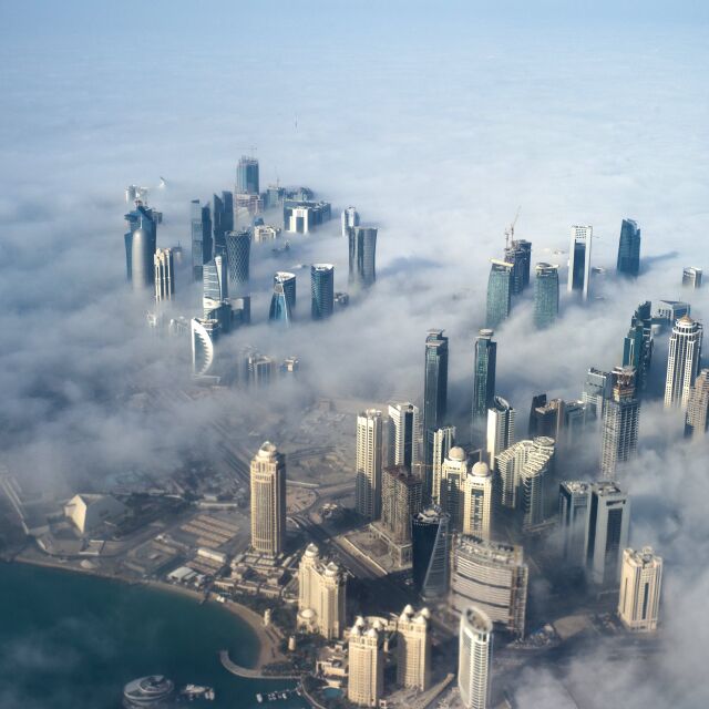 Телевизии, кибератаки и войни на чужда територия: Какво скара Катар с всички