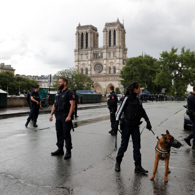 Нападателят на полицая в Париж е бил алжирски студент
