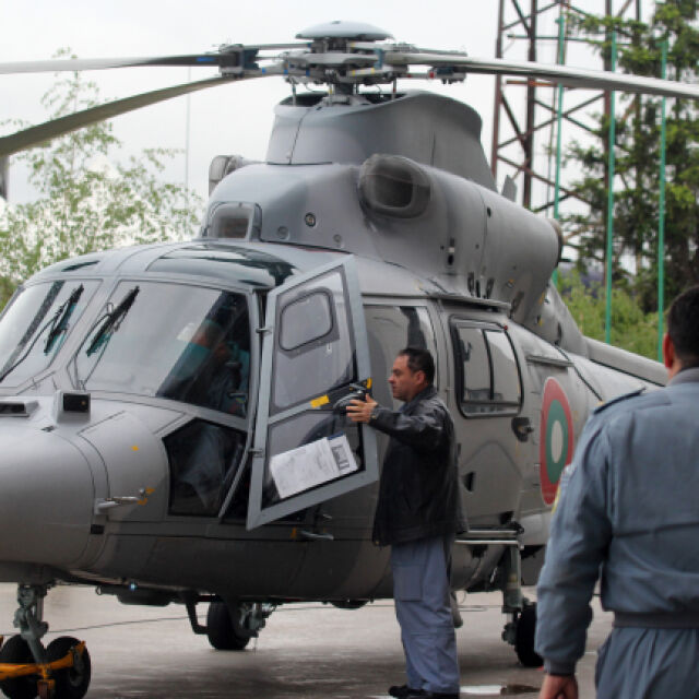 Пилотите, пострадали при инцидента с хеликоптера, са в стабилно състояние