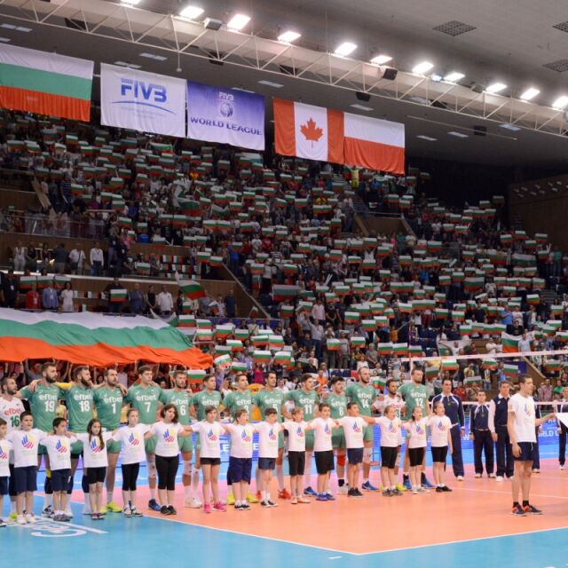 Канада приземи волейболните национали (ГАЛЕРИЯ)