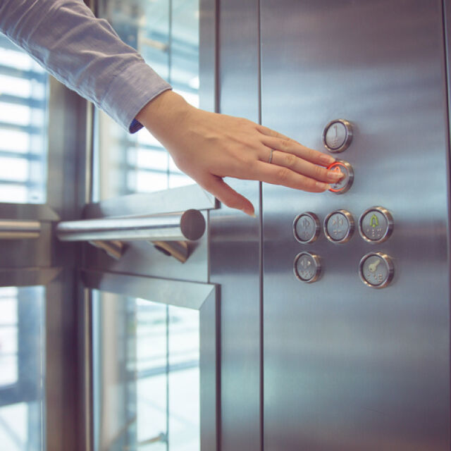 „Чети етикета”: Безопасни ли са асансьорите и защо мерките за сигурност не работят? 