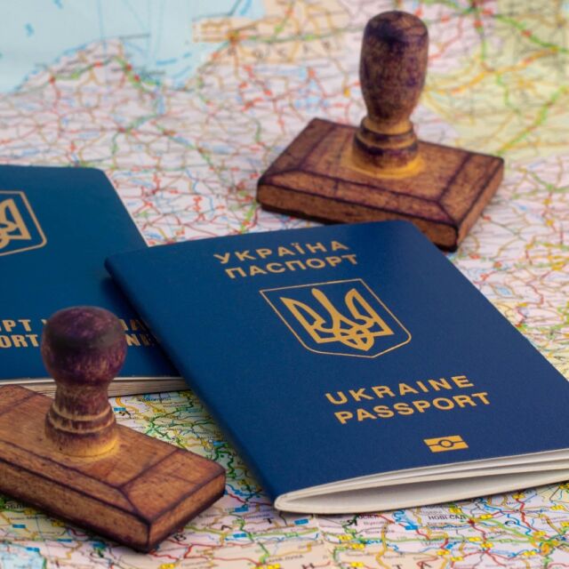 Украинците вече пътуват без визи в Европа